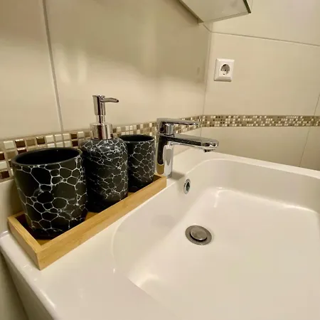 아파트 Modernes Im Zentrum *