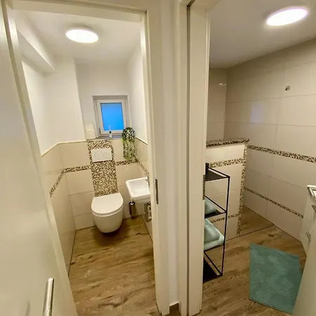 Modernes Im Zentrum 키르하임운터텍