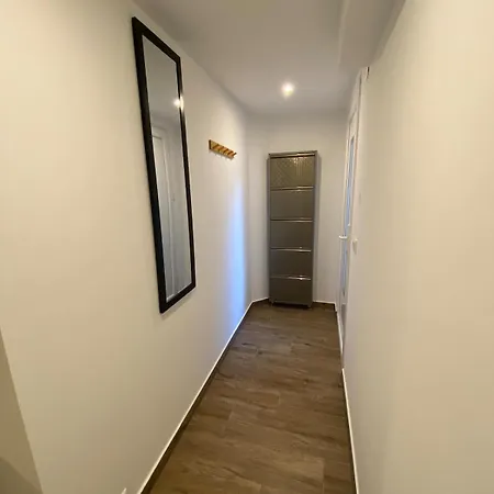 아파트 Modernes Im Zentrum