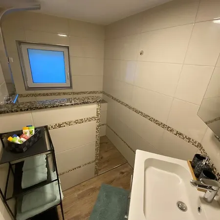 Modernes Im Zentrum 키르하임운터텍